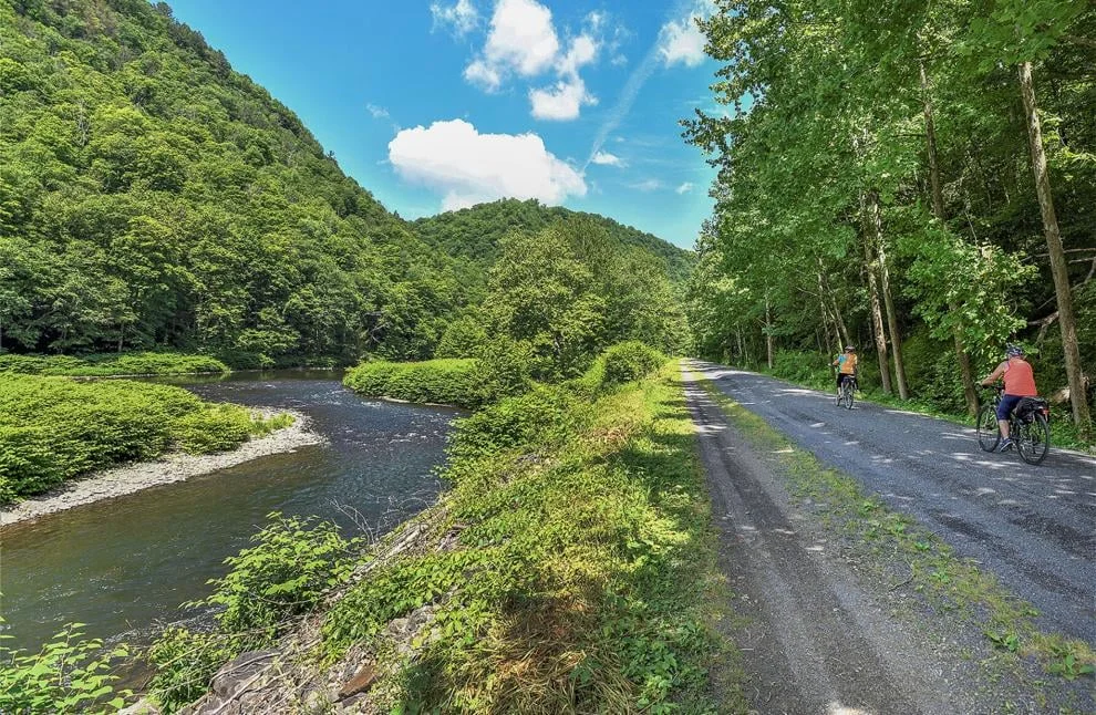 Pine Creek Gorge Overlook – Gorgeous view of Pine Creek Gorge, the Pennsylvania Grand Canyon, a must-visit places to go near me in Pennsylvania for hiking.